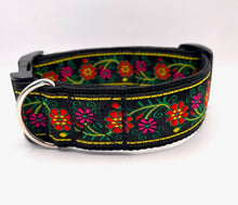 Load image into Gallery viewer, Detailed dog collar

